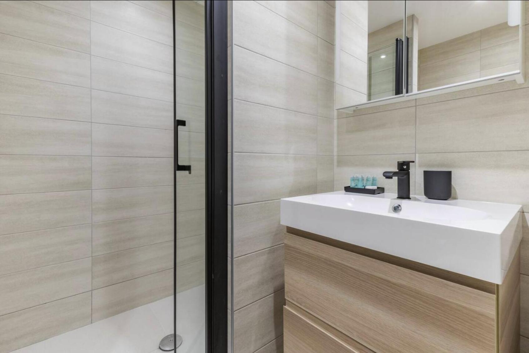 Hsh Parmentier-couronnes Ii Design 4p-1br Parijs